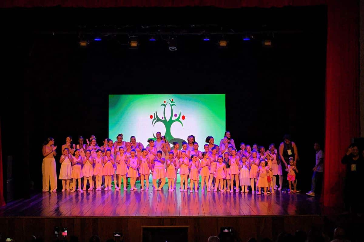 Projeto: Curso de Ballet e Dança Contemporânea.