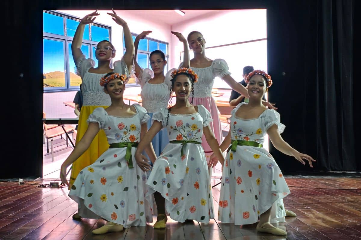 Projeto: Curso de Ballet e Dança Contemporânea.